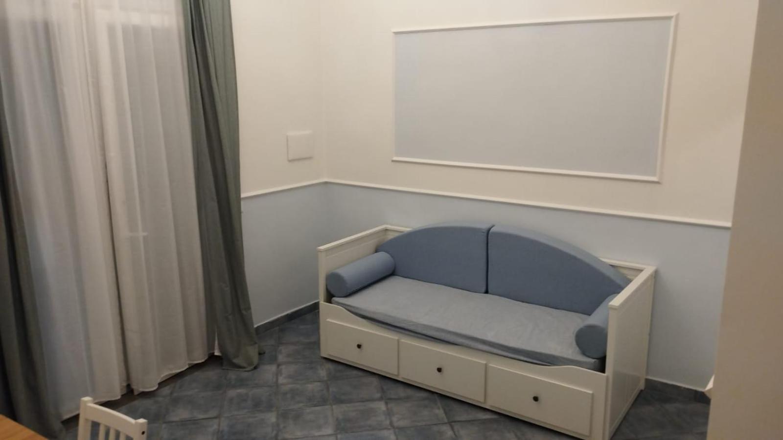 E Bausan Naples