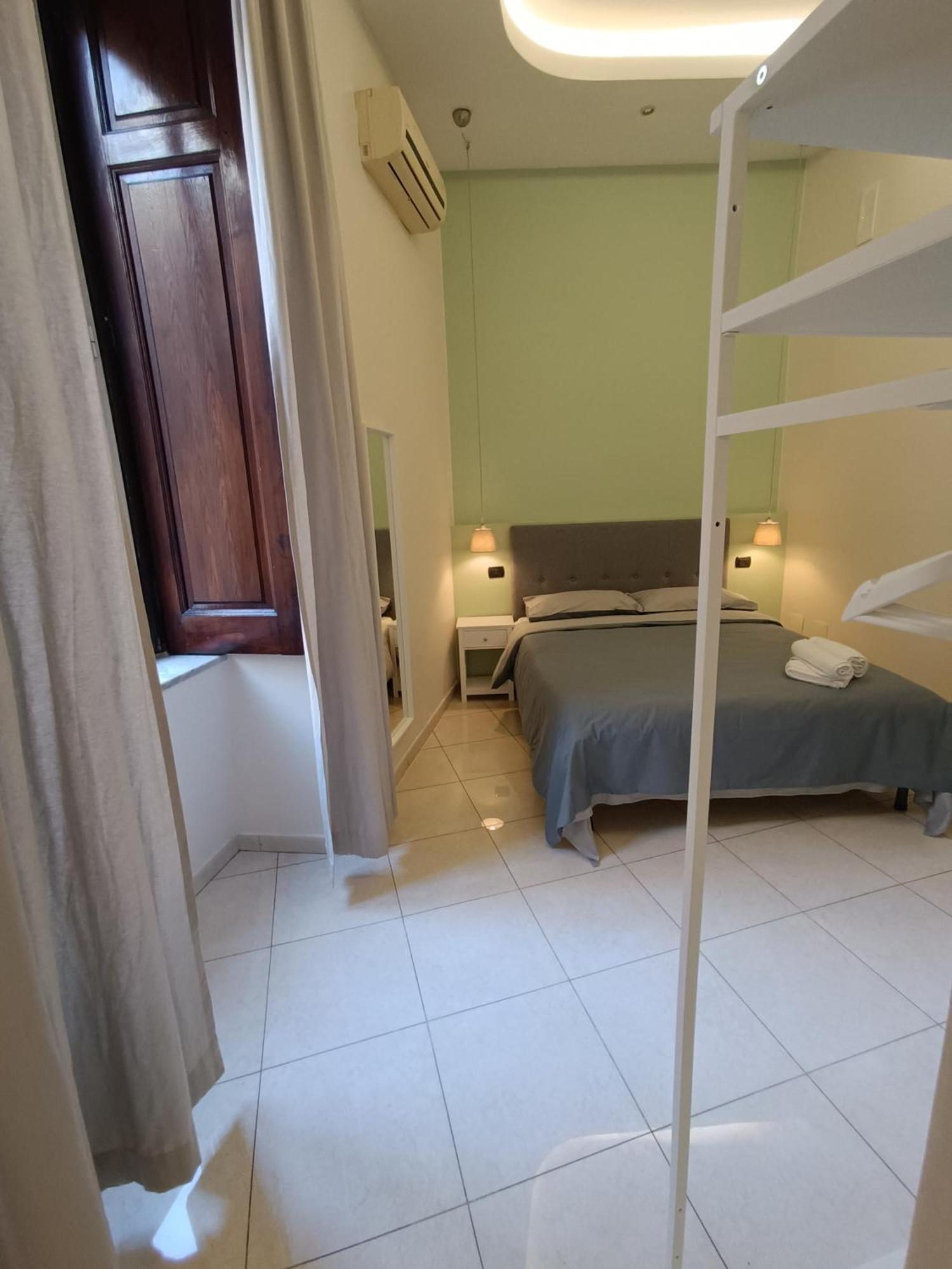Bed & Breakfast Residenza Geri - And Centro Naples