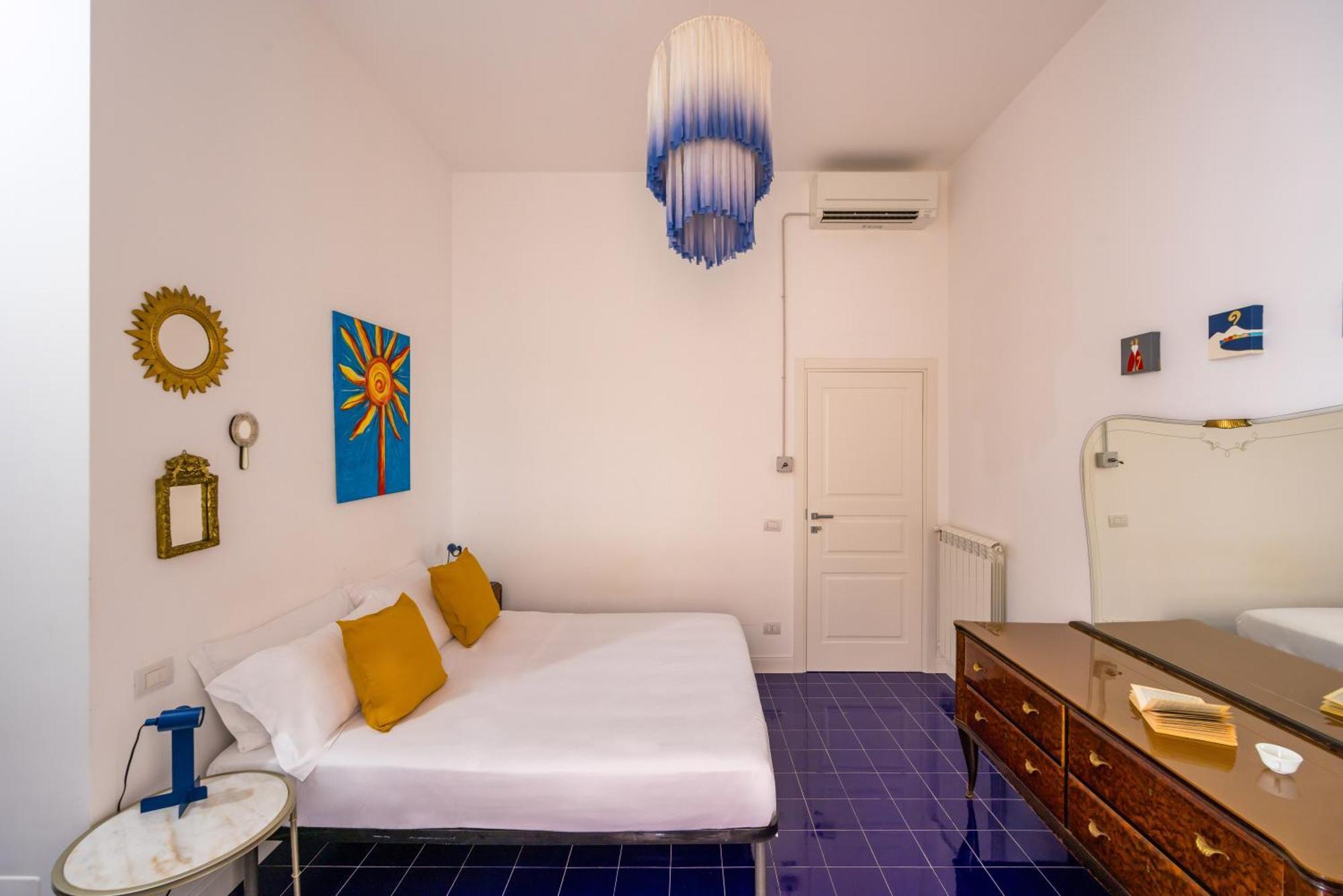 Apartment Piazza Miraglia - By Wonderful Italy Naples