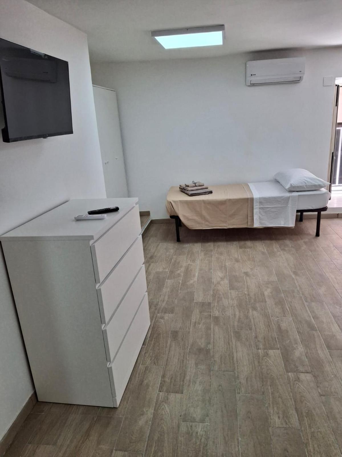 Salvatore Tommasi 43 Centro Storico Apartment