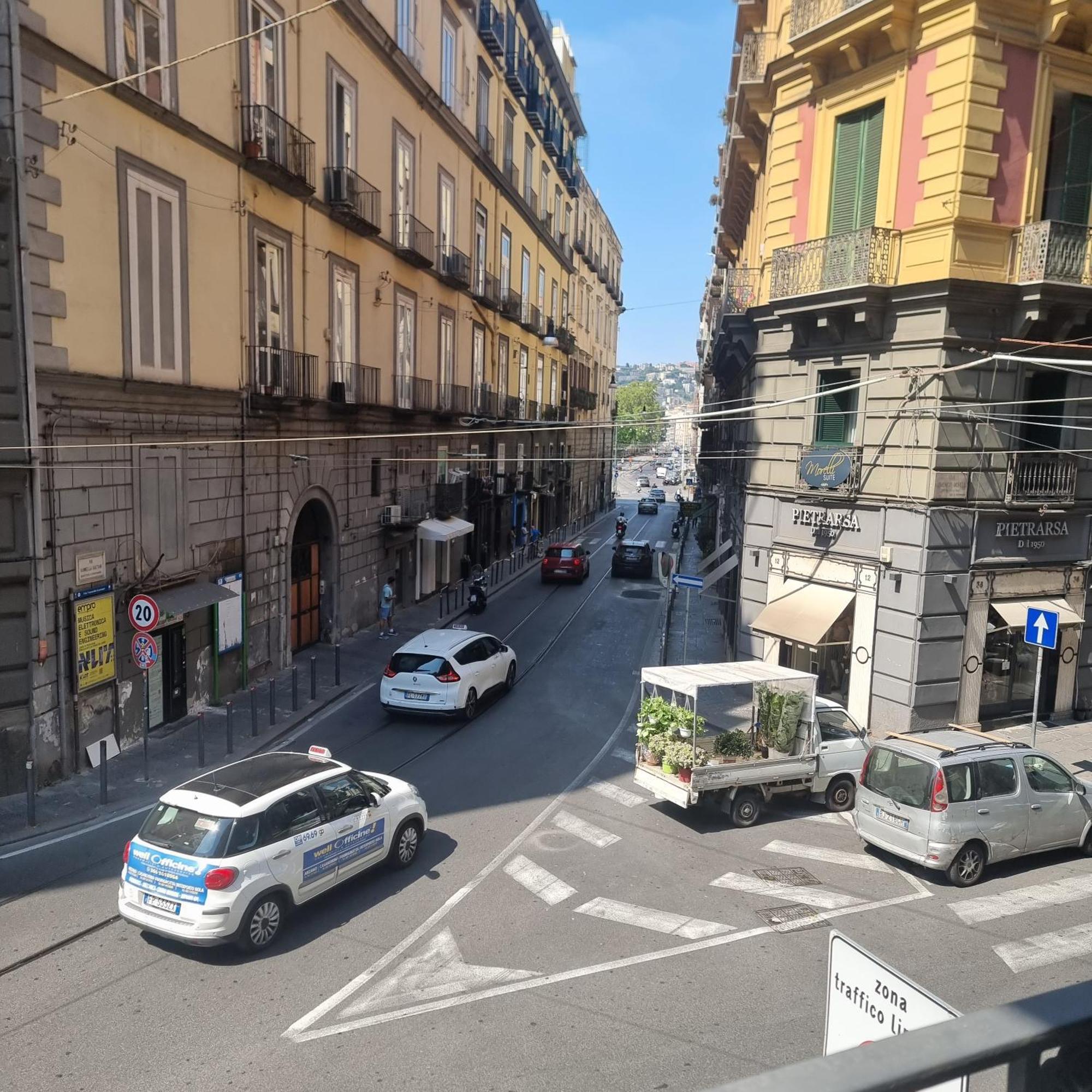 Bed Morelli 49 , Chiaia Bed & Breakfast 2*