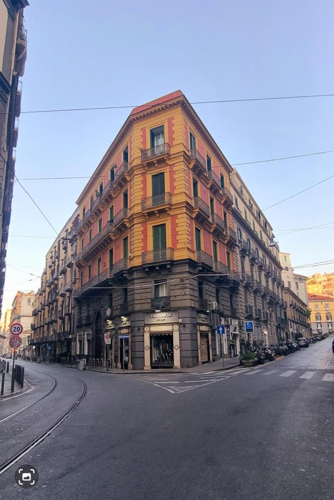 Bed & Breakfast Bed Morelli 49 , Chiaia Naples