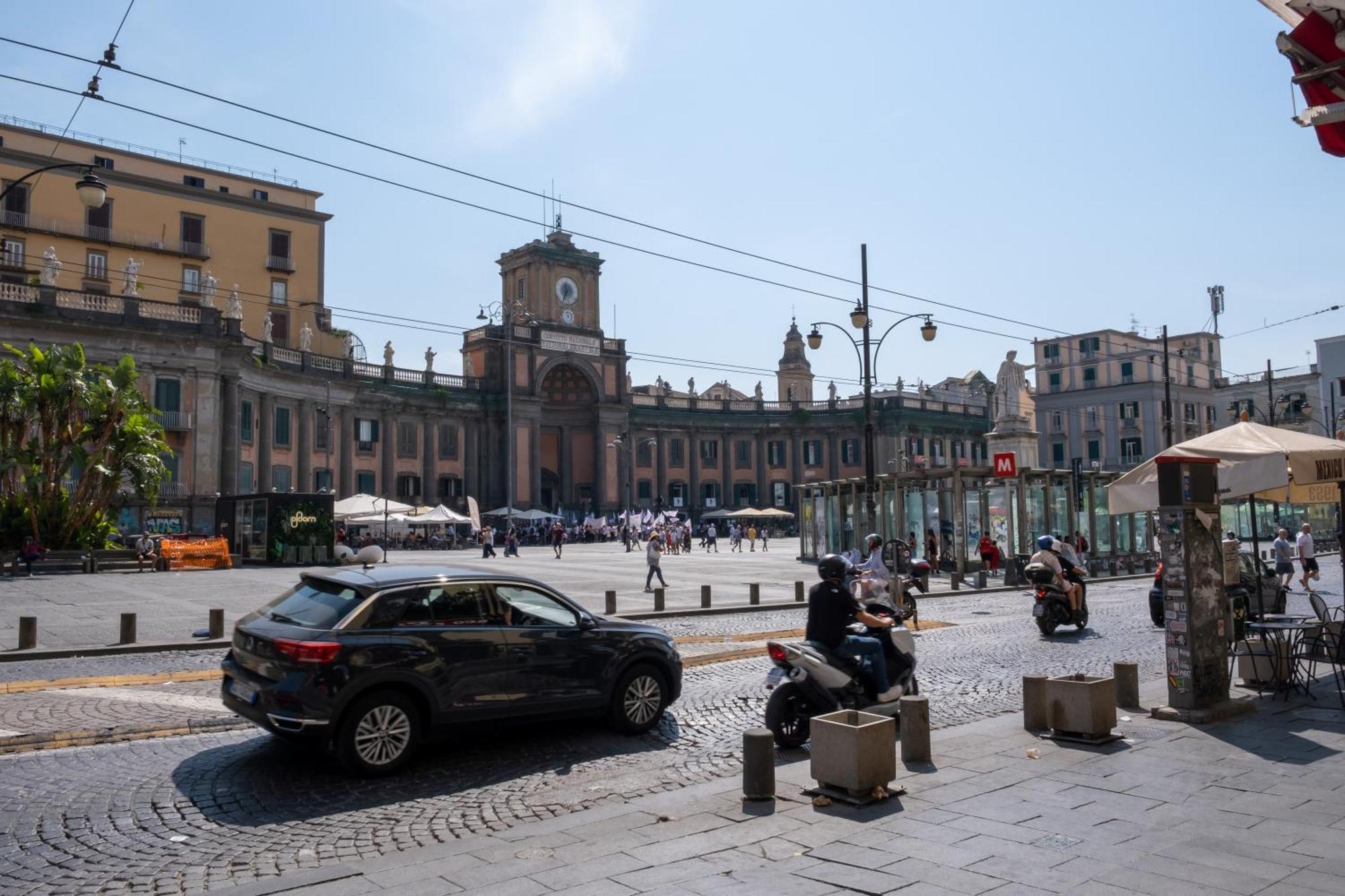Colibri A Piazza Dante Naples