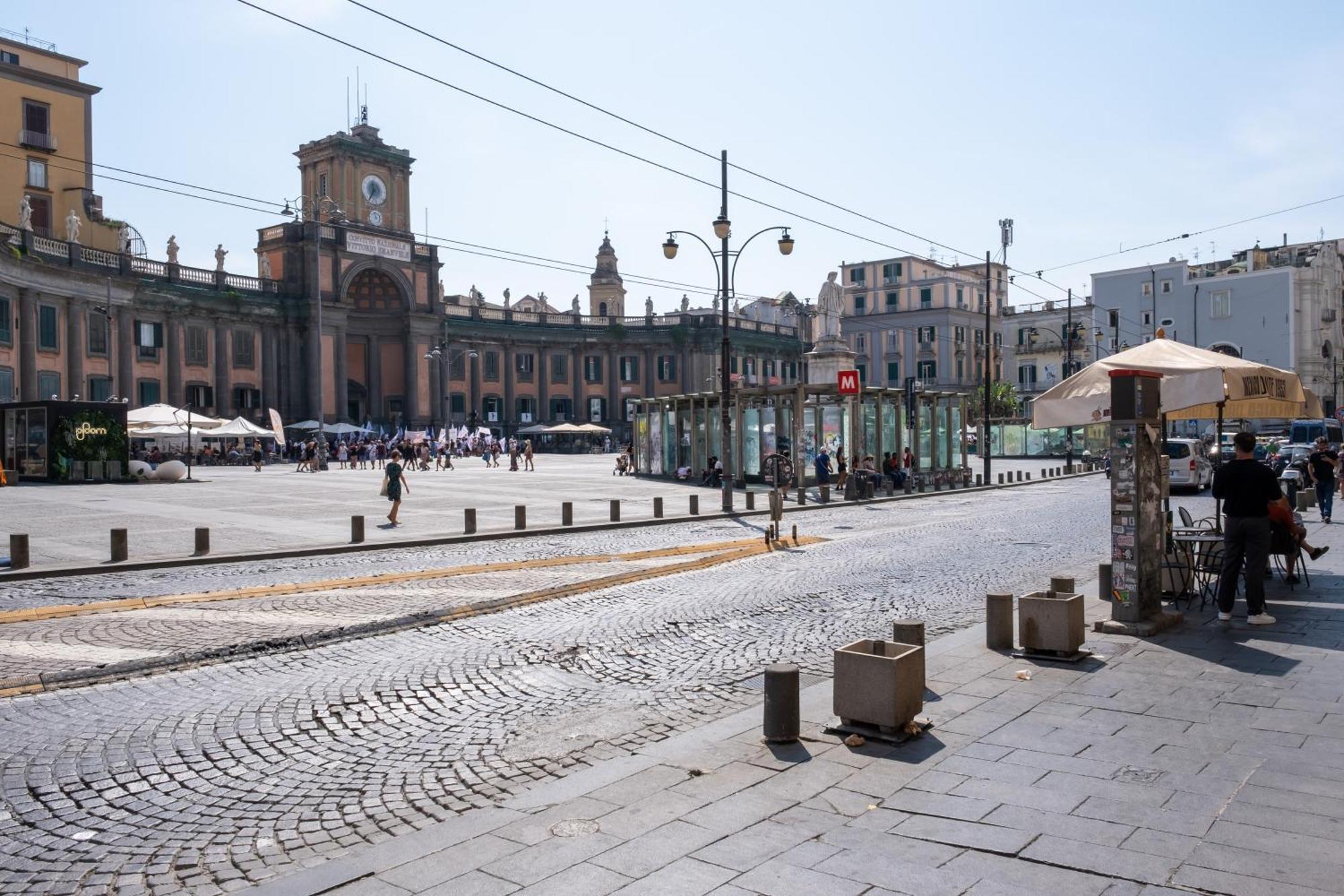 Colibri A Piazza Dante * Naples