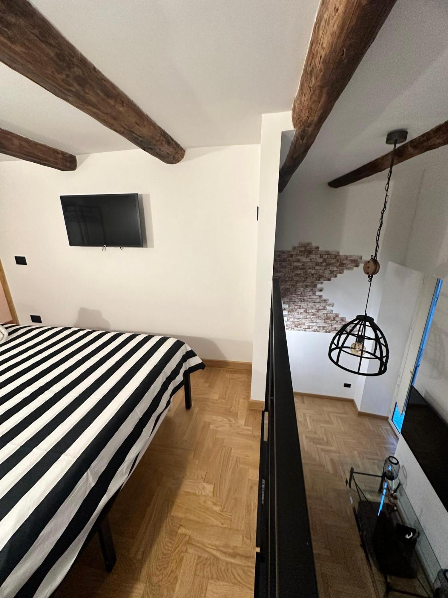 Delta Urban Loft Apartment