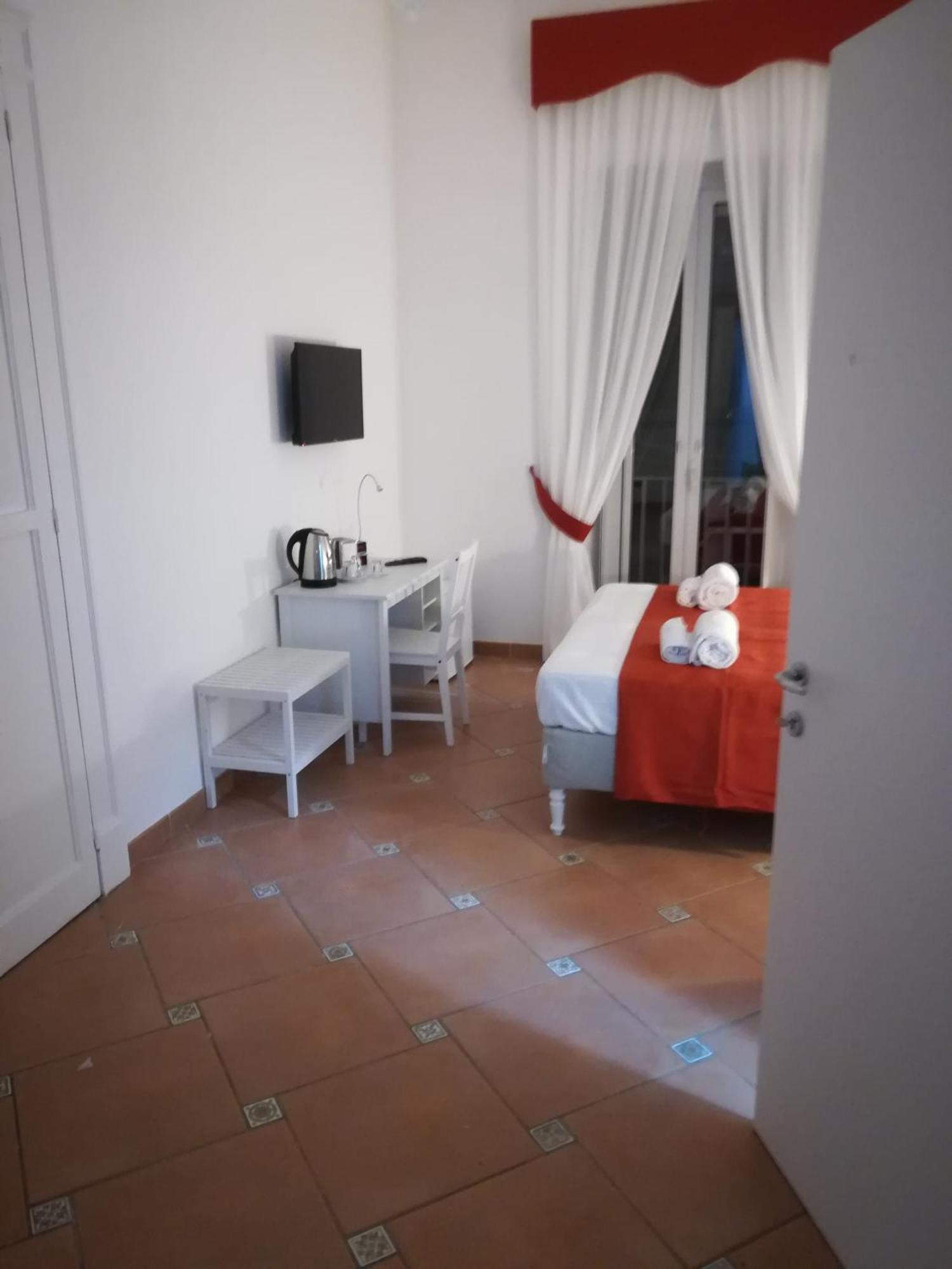 Neapolis Port Bed & Breakfast *