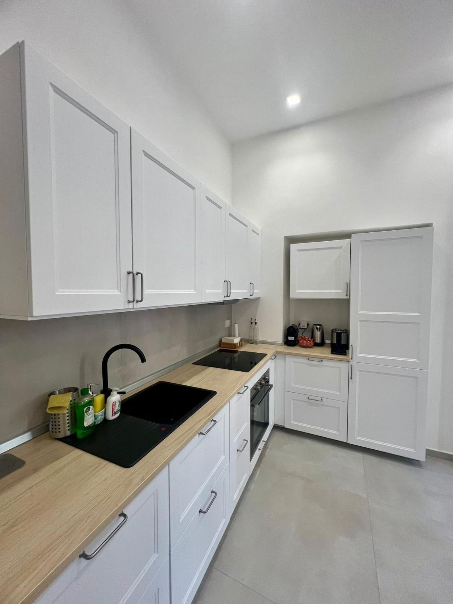 Elegant Vomero Hideaway - Family Friendly Apartment *