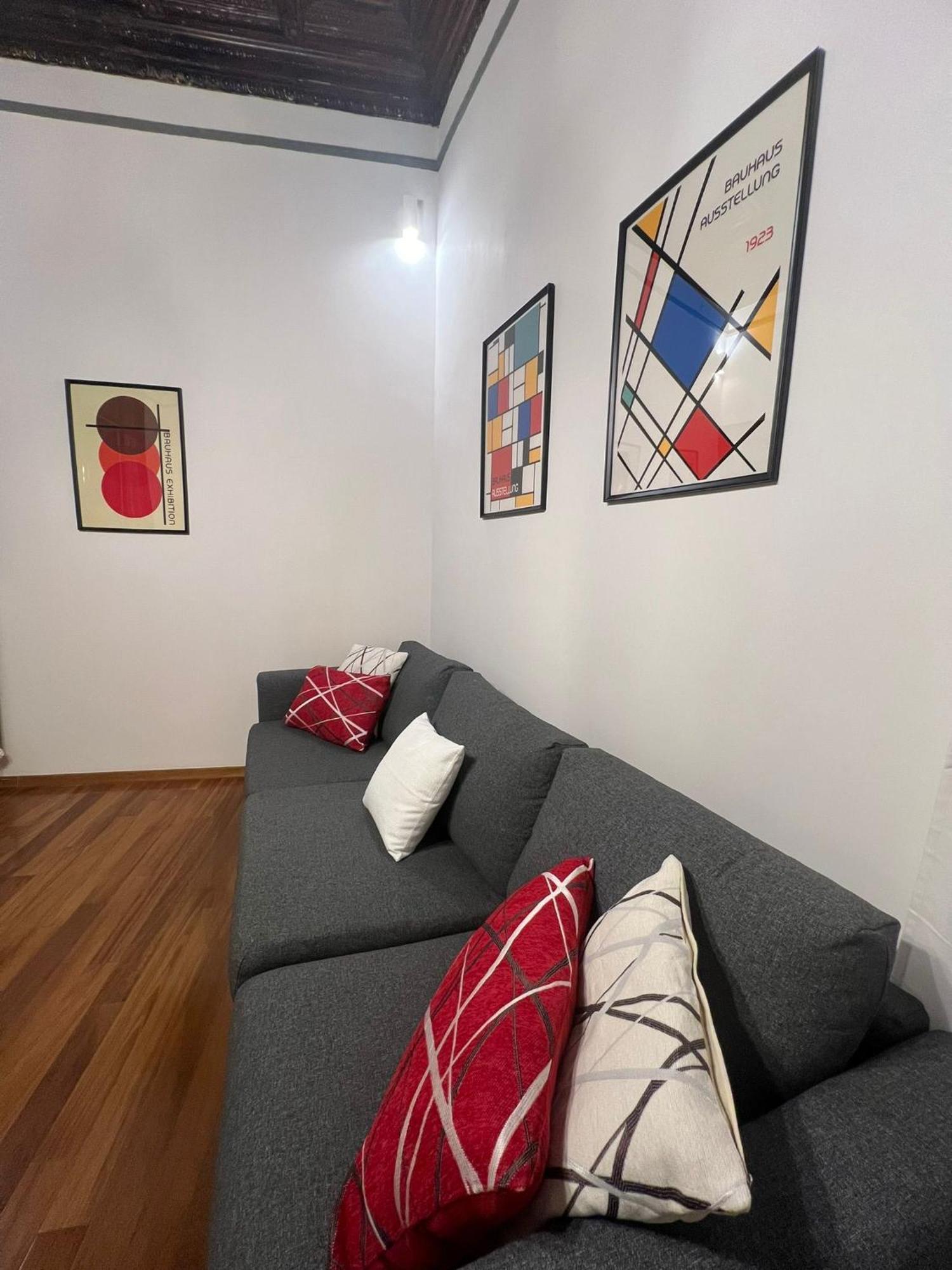 Elegant Vomero Hideaway - Family Friendly *