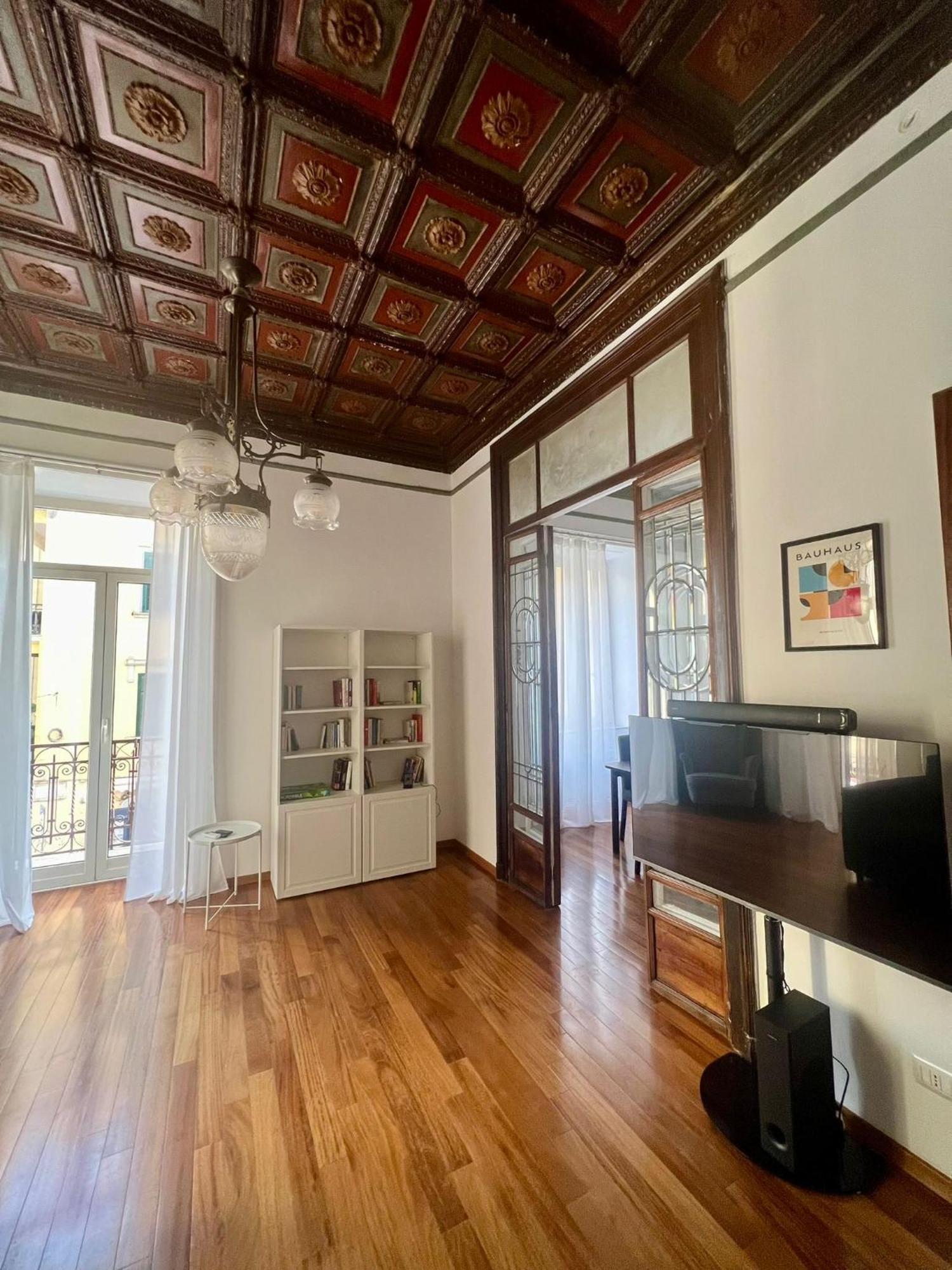 Elegant Vomero Hideaway - Family Friendly