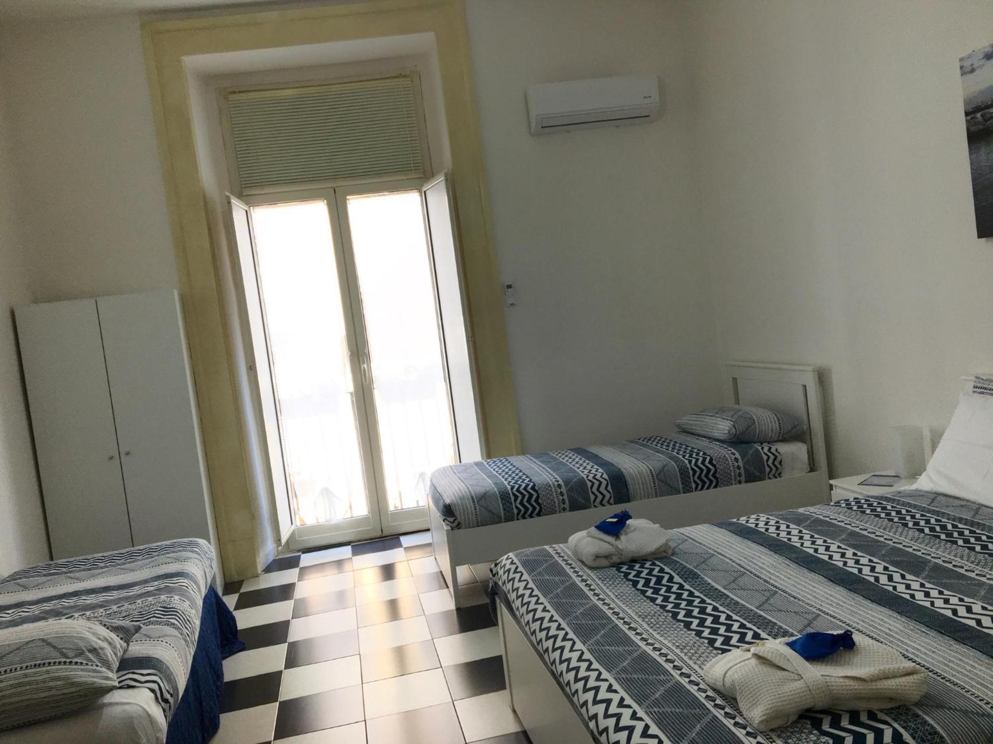 Mb Intera Casa * Naples