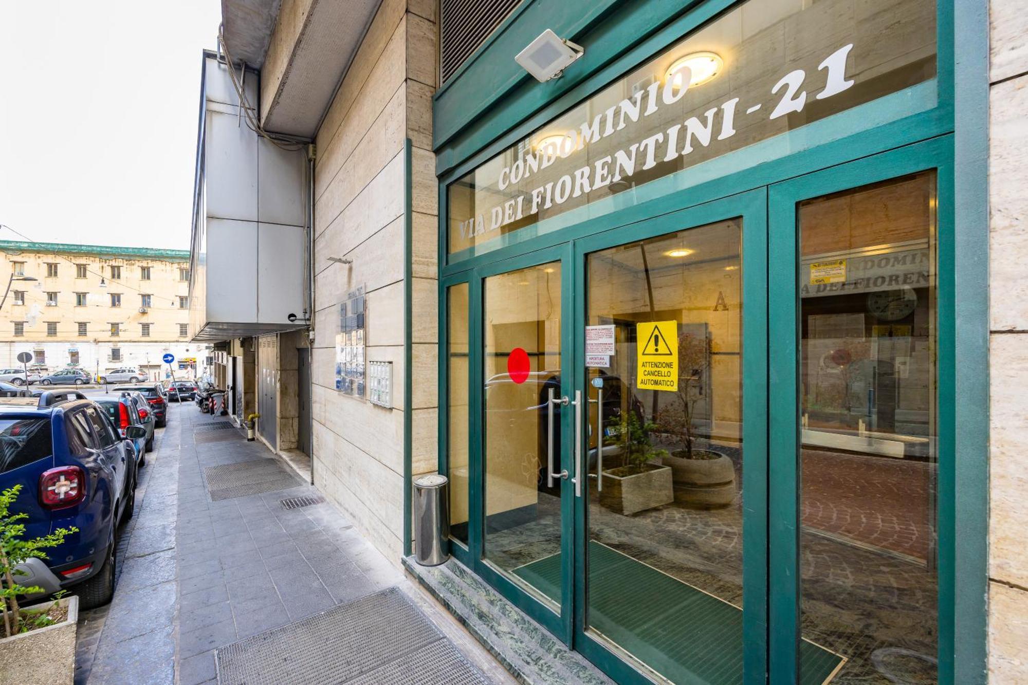 Apartment New In The Heart Of Naples-attwenty-one Coral