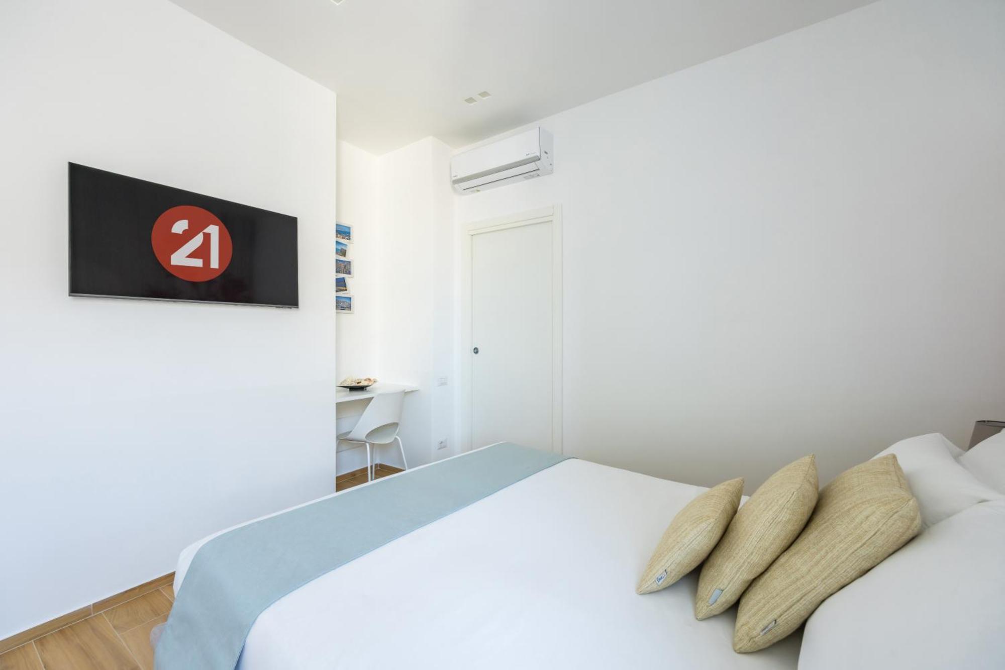 Apartment New In The Heart Of Naples-attwenty-one Coral
