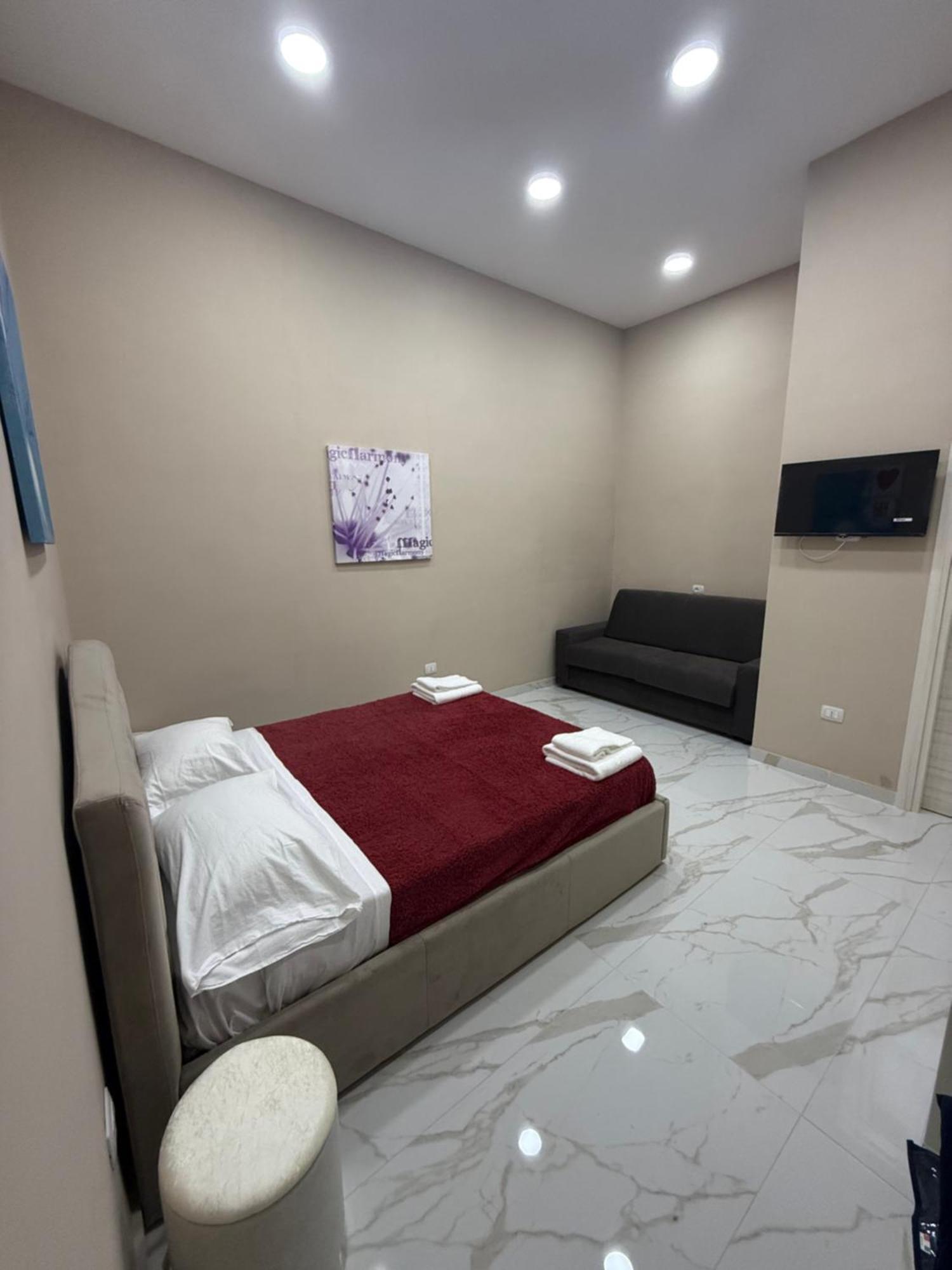 Valentino Caracciolo 105 Apartment