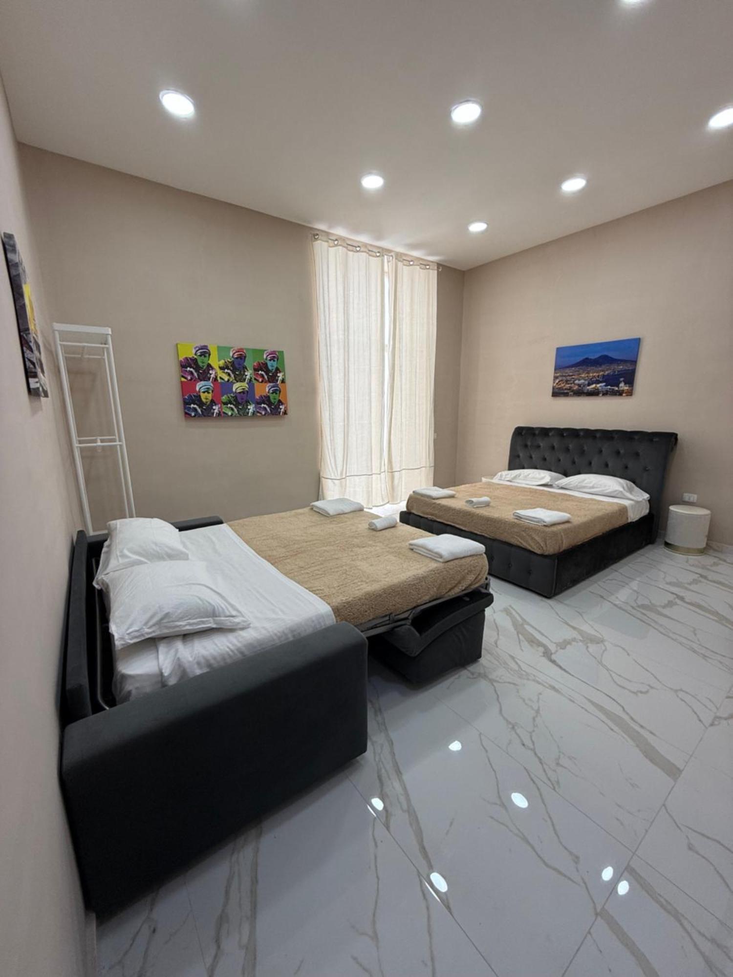 Valentino Caracciolo 105 Apartment