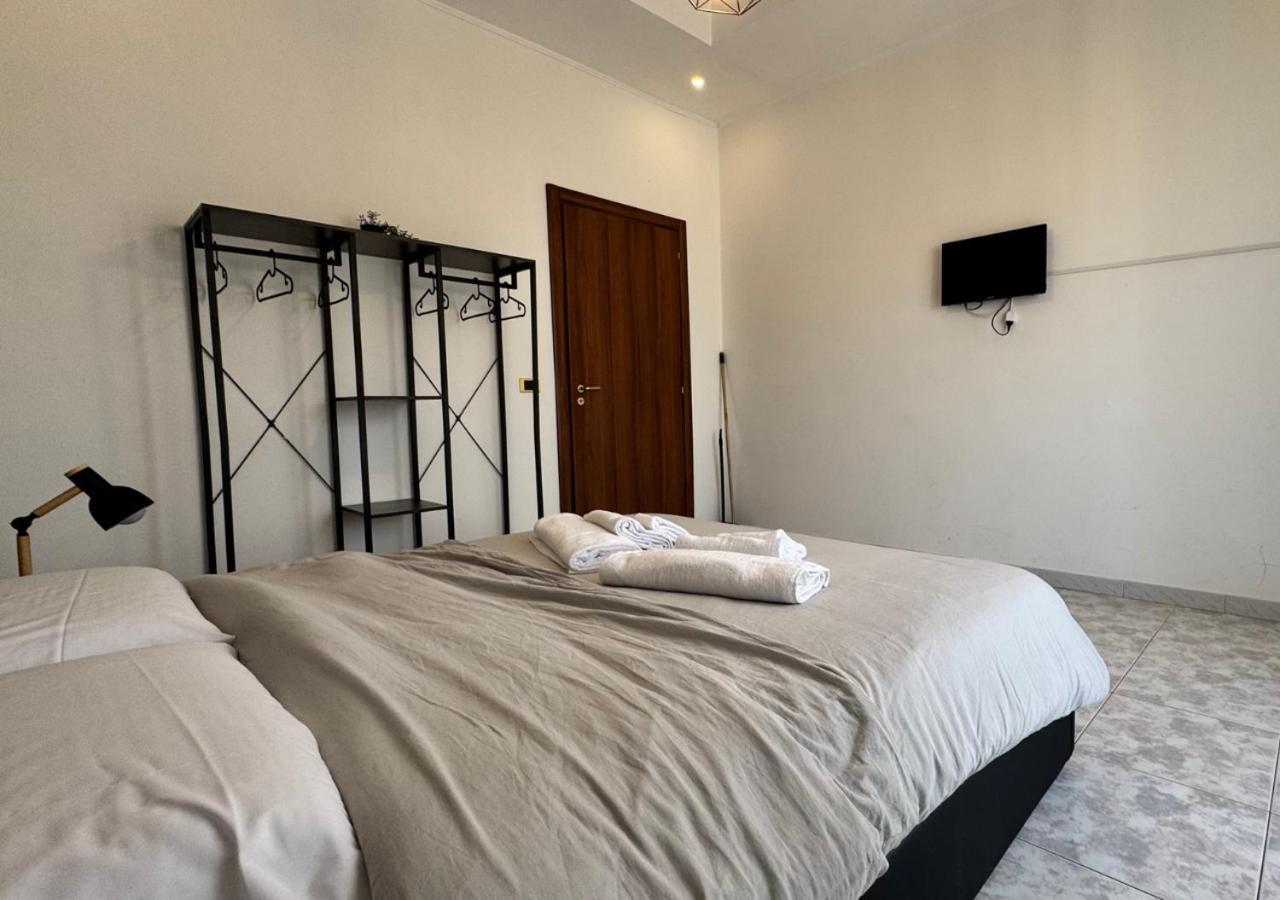 Corso Novara - 8 Posti Letto E Self Check-In Vicino La Stazione Centrale Di Napoli * Naples