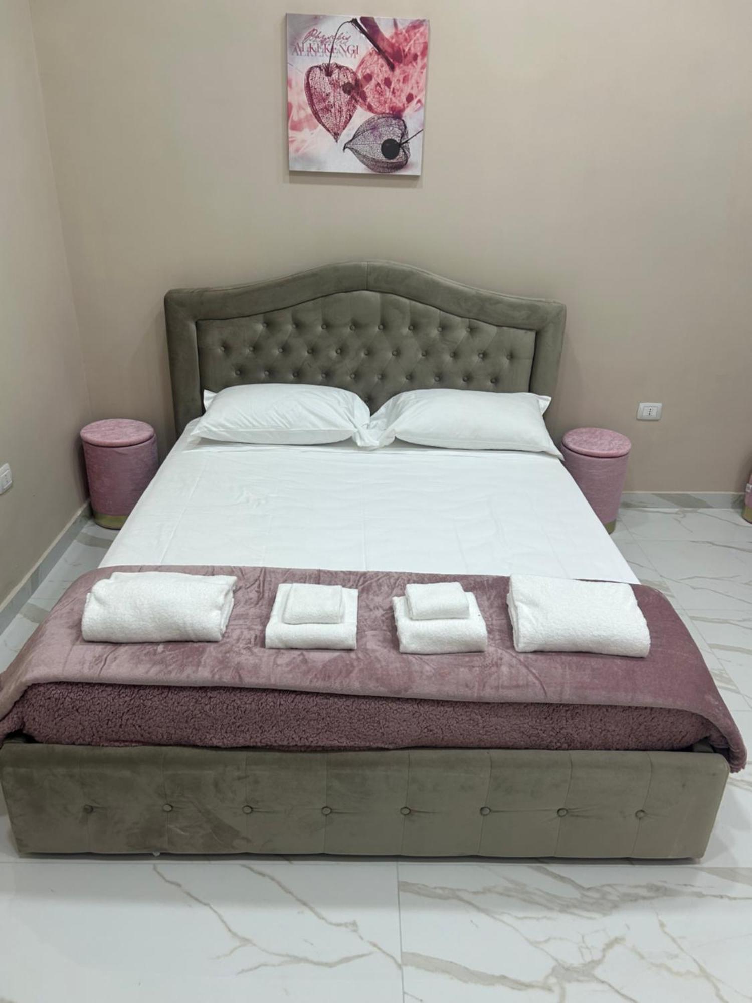 Valentino Caracciolo 105 Apartment