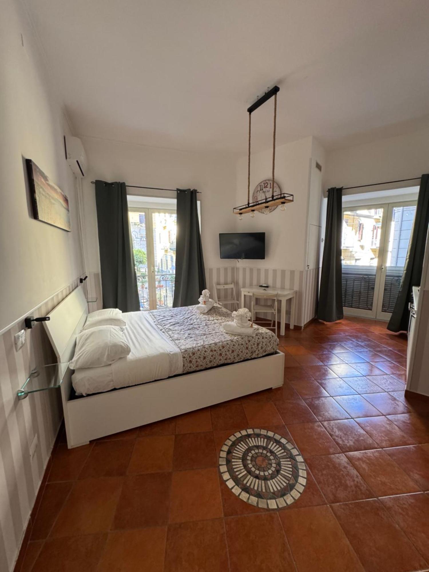 Napora Naples