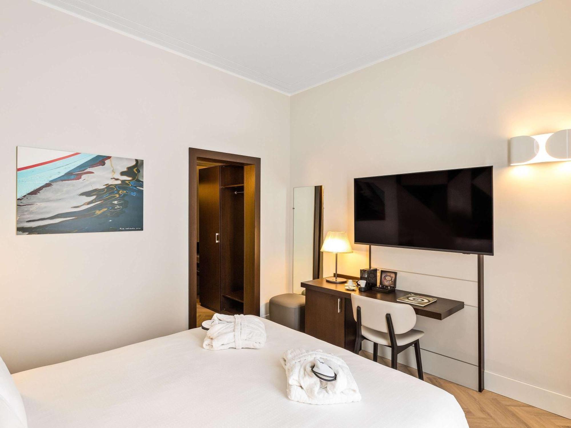 Mercure Centro Angioino 4* Naples