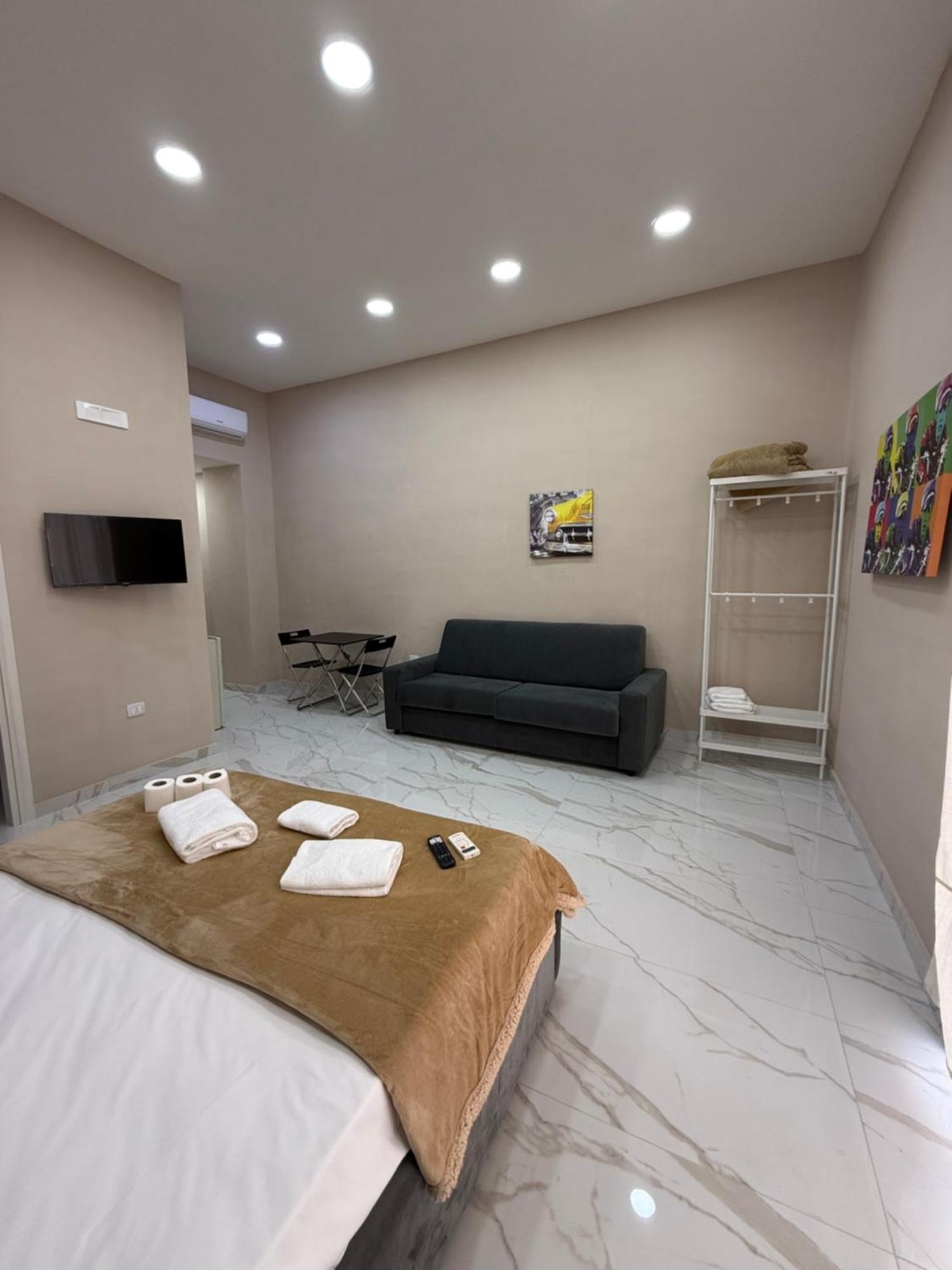 Valentino Caracciolo 105 Apartment *
