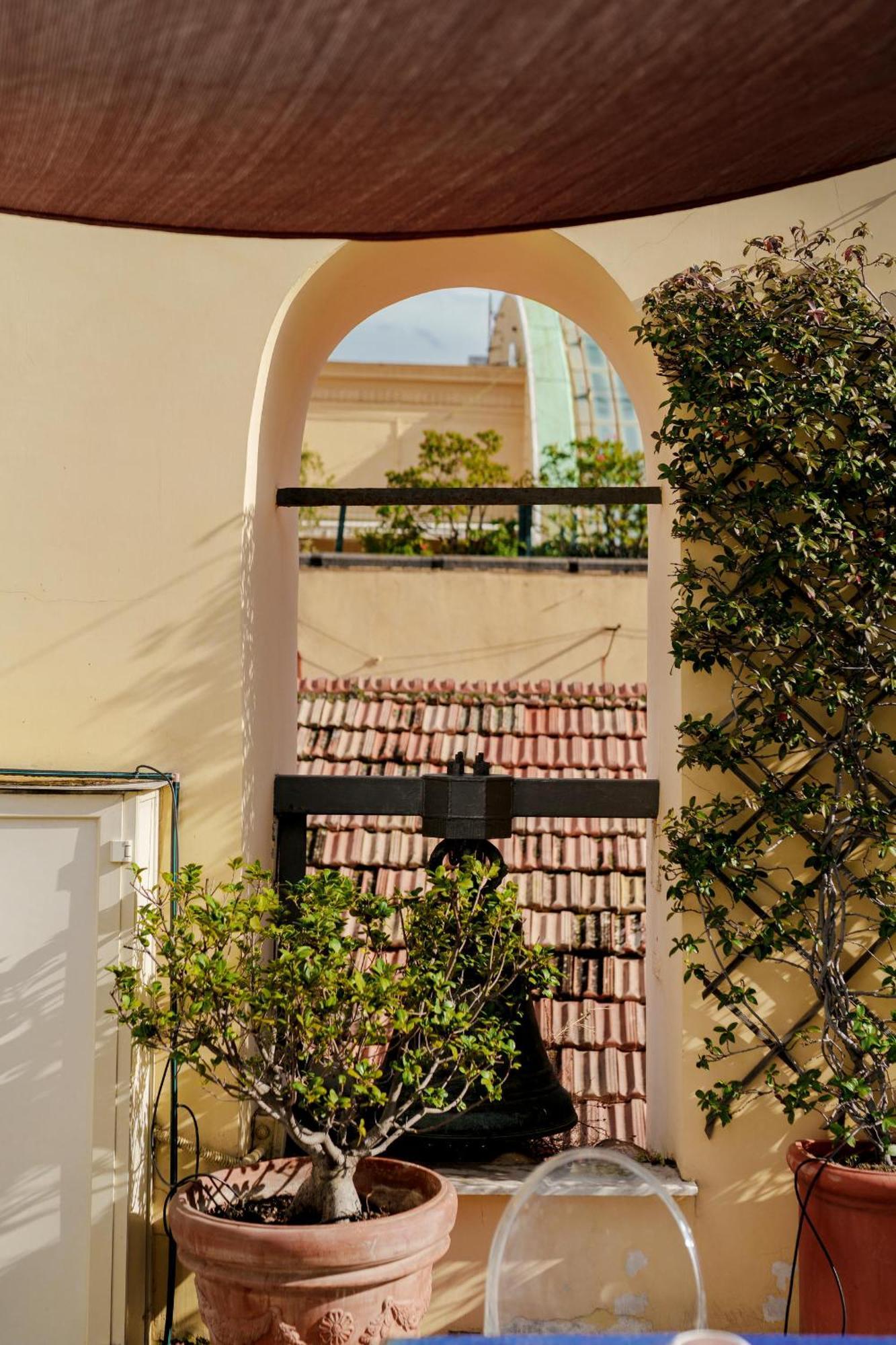 Bed & Breakfast Attico Partenopeo 4*