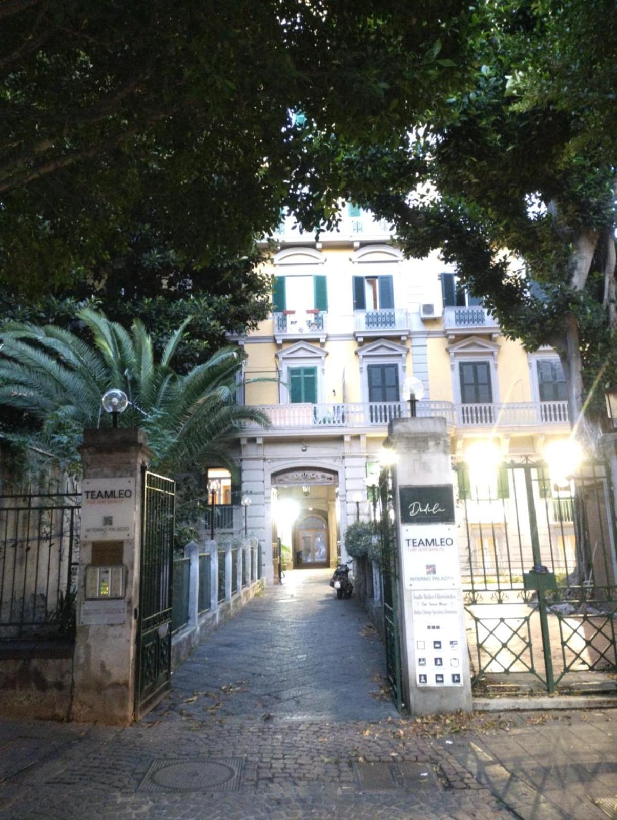 Amedeo Square Bed & Breakfast Naples