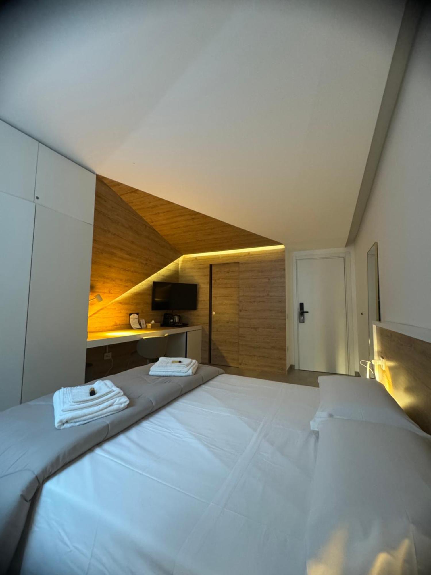Space Tower Bed & Breakfast Naples