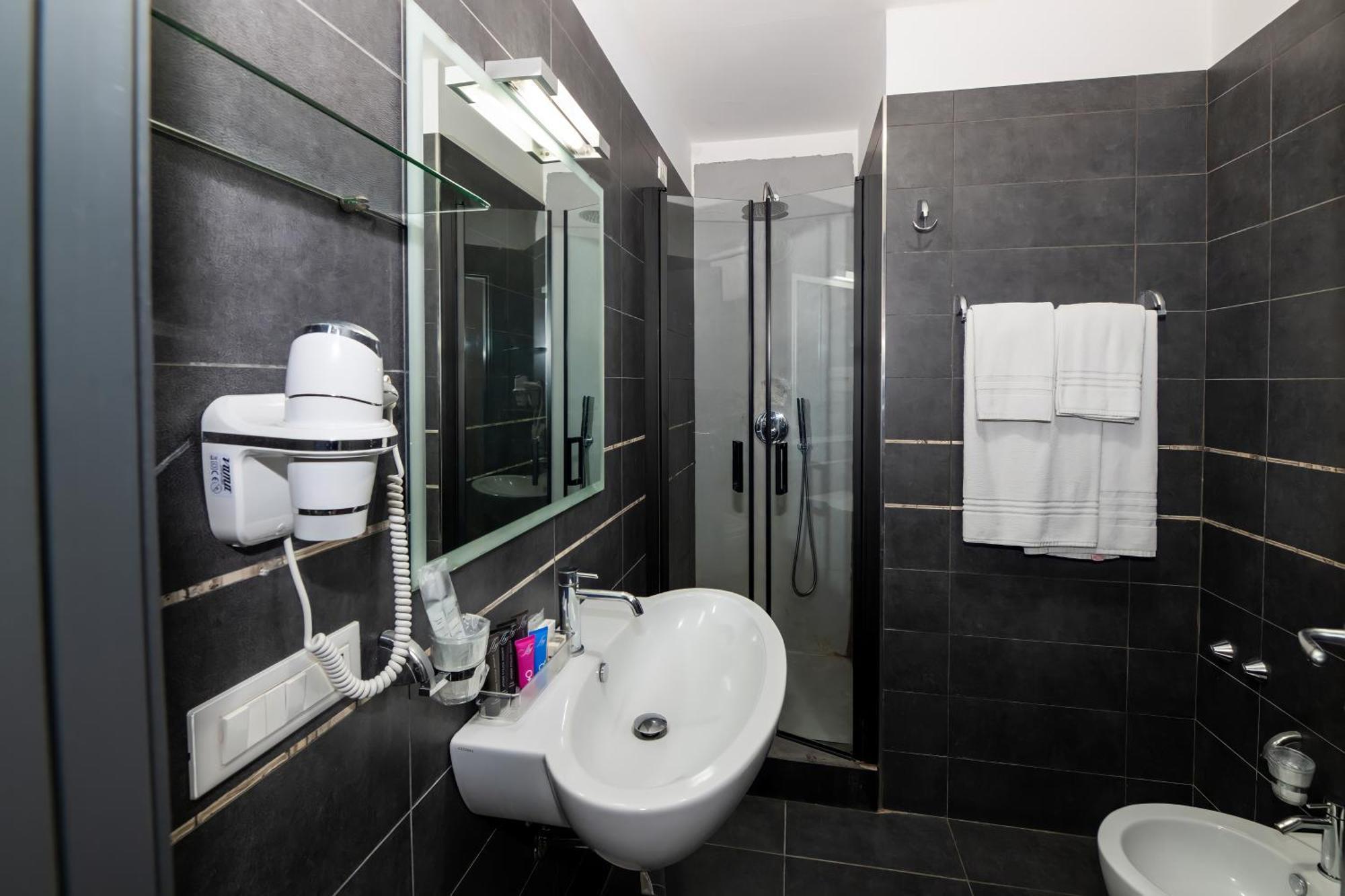Golden Hotel 3*