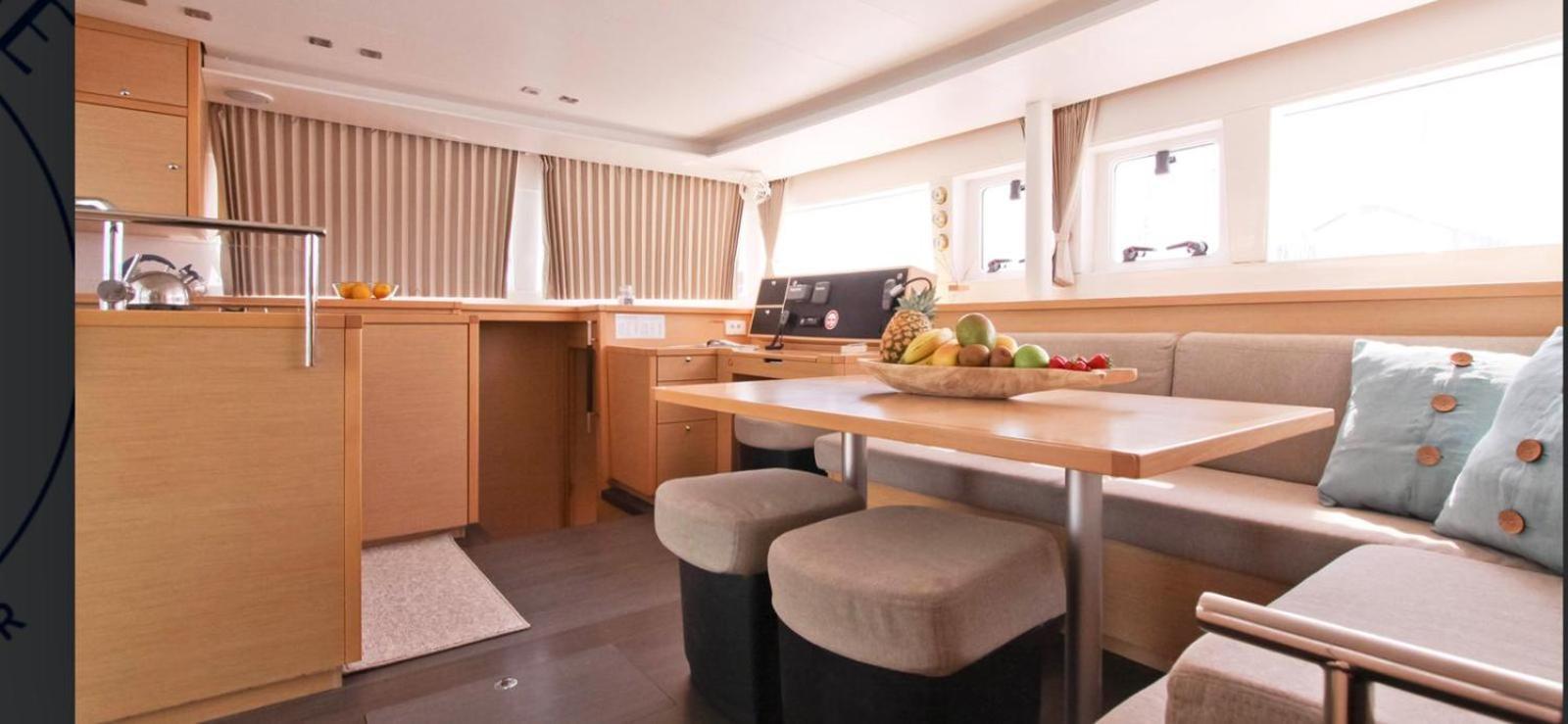 Botel Catamarano Nemo45 Naples