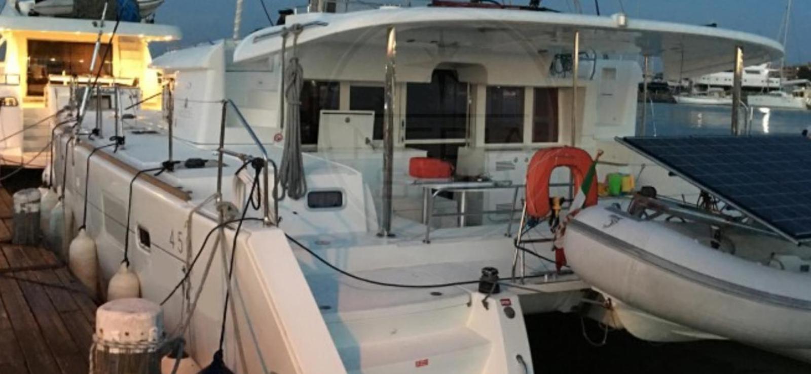 Botel Catamarano Nemo45 *