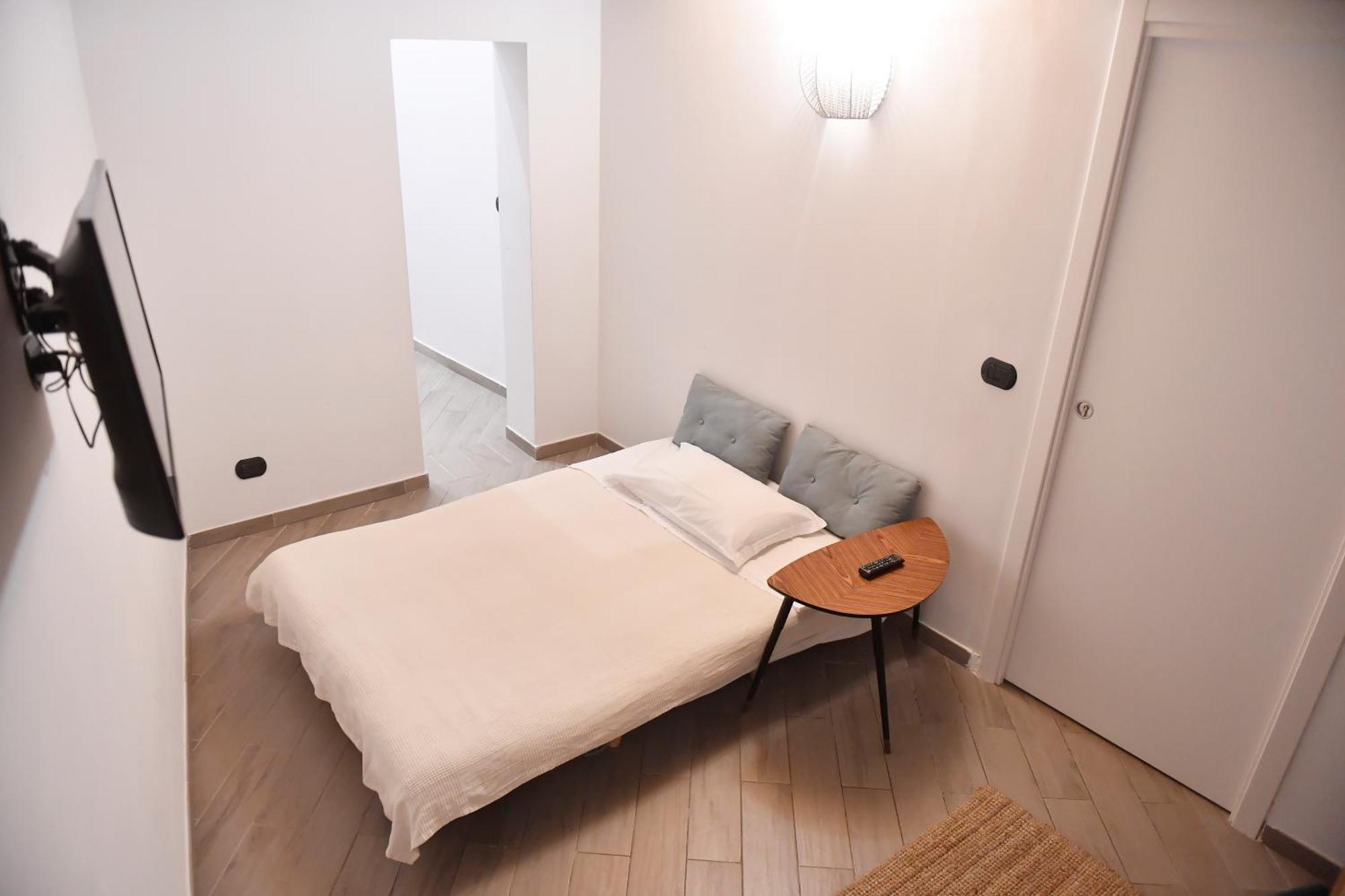Chiaia 100 Bed & Breakfast Naples