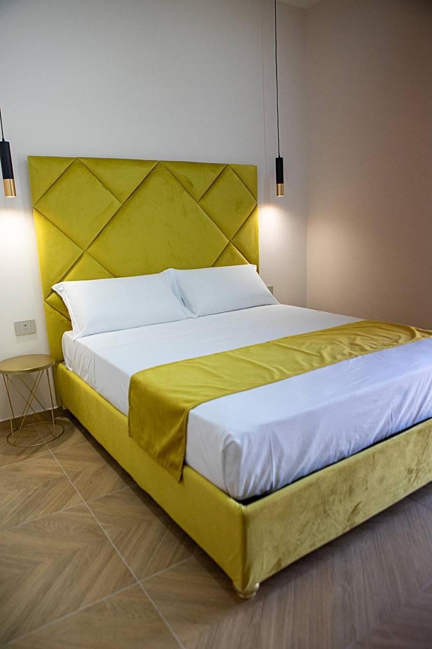 Bed & Breakfast Dreams & Colors *