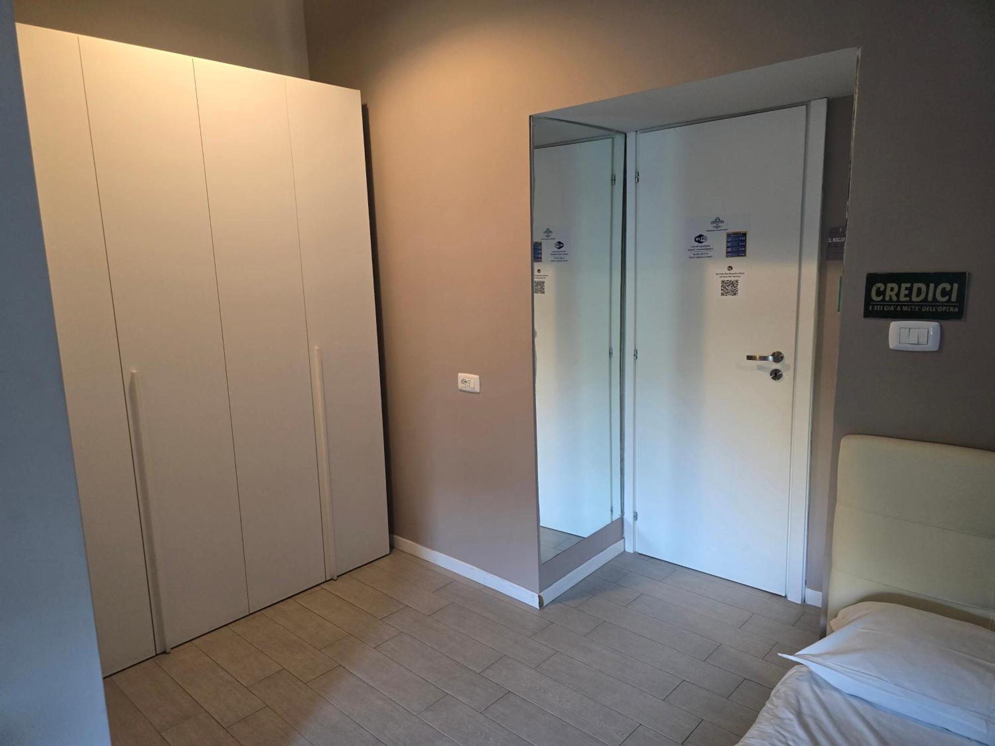 Esposito Plaza- & Guest house *