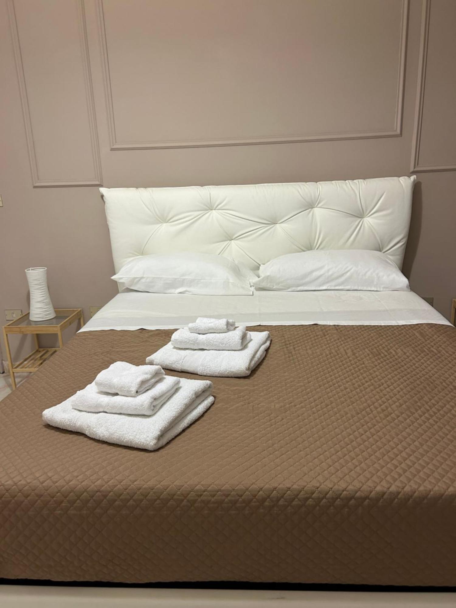 Bed & Breakfast Happy Fly Now *