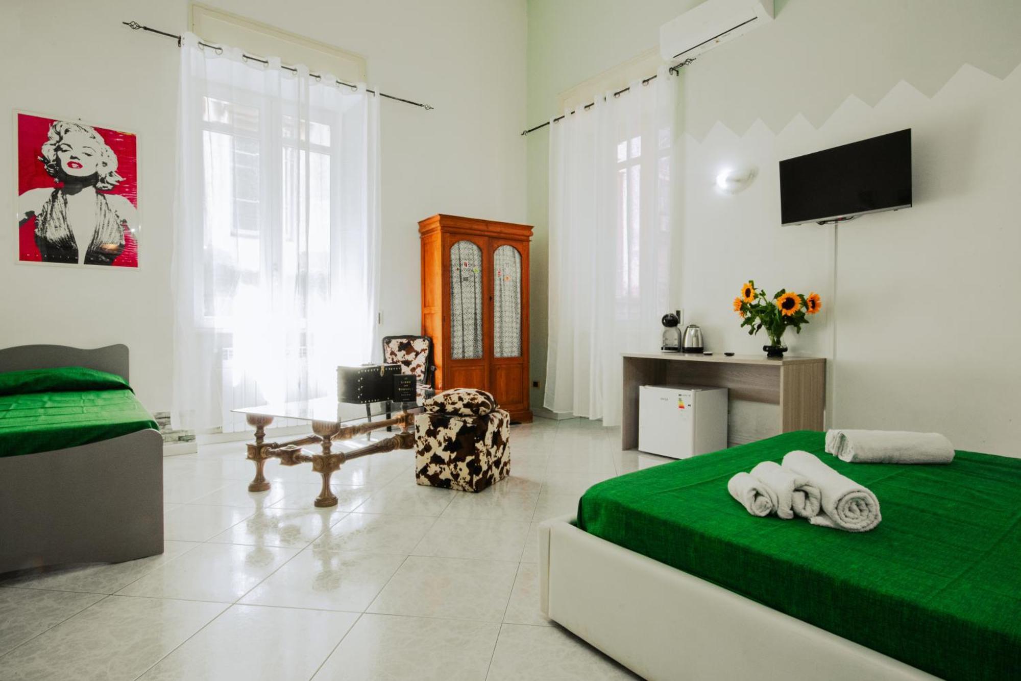 Centro, Dm Naples