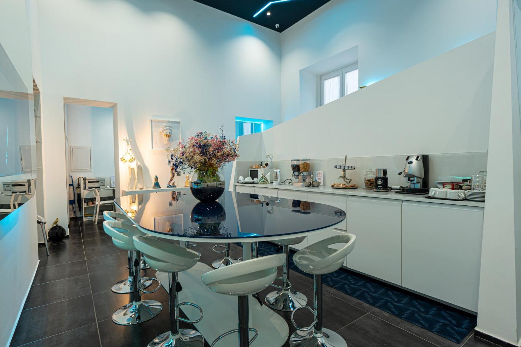 Skyhouse Chiaia Bed & Breakfast Naples
