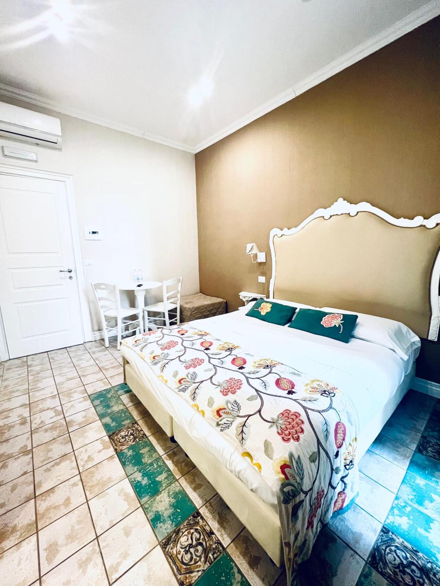 Miluar Relais - - Vanvitelli * Naples
