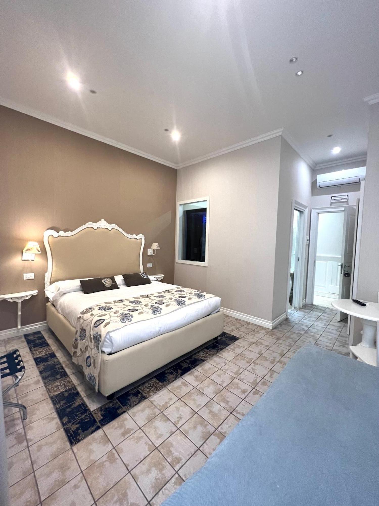Miluar Relais - - Vanvitelli Bed & Breakfast