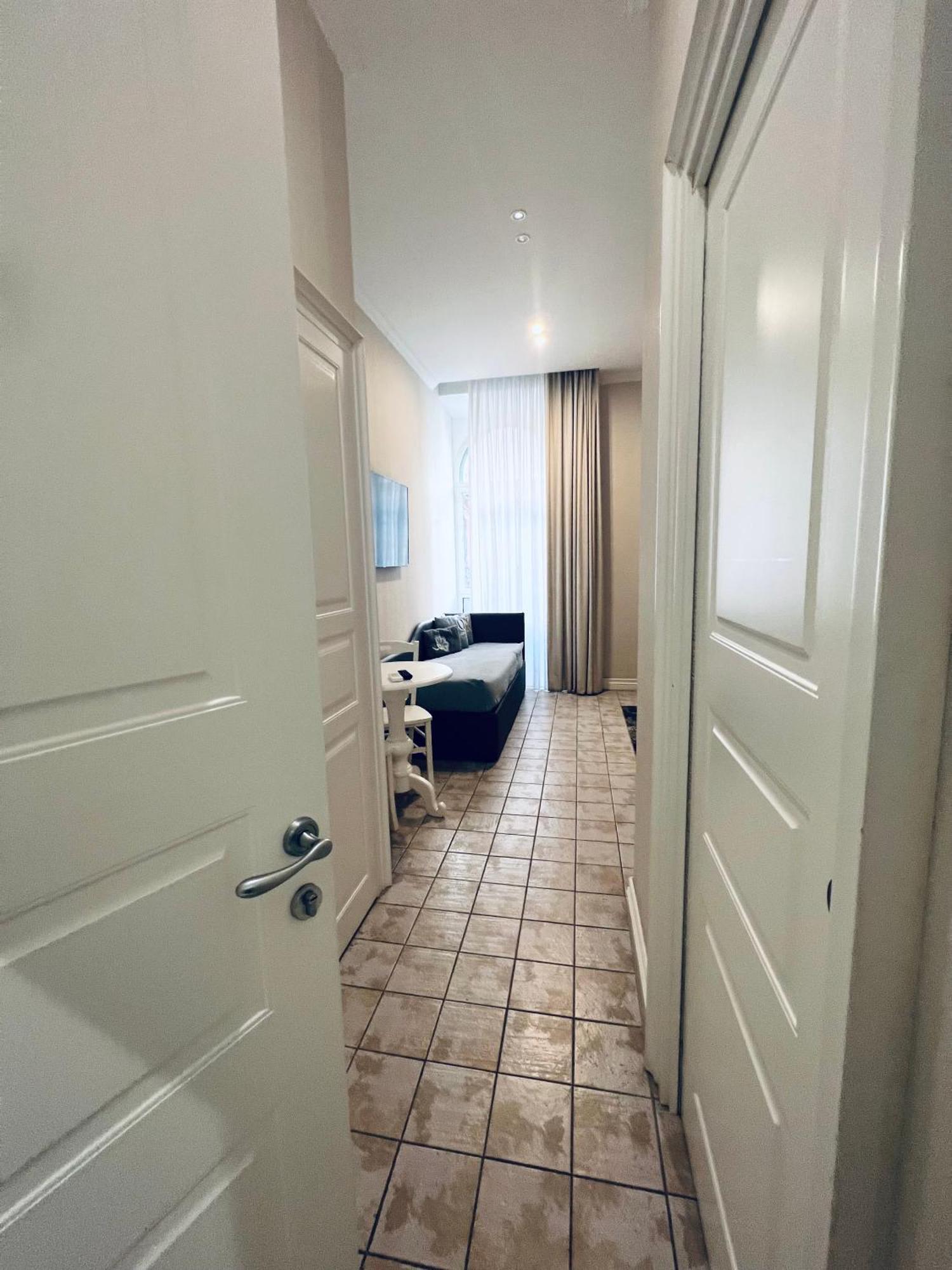 Miluar Relais - - Vanvitelli * Naples