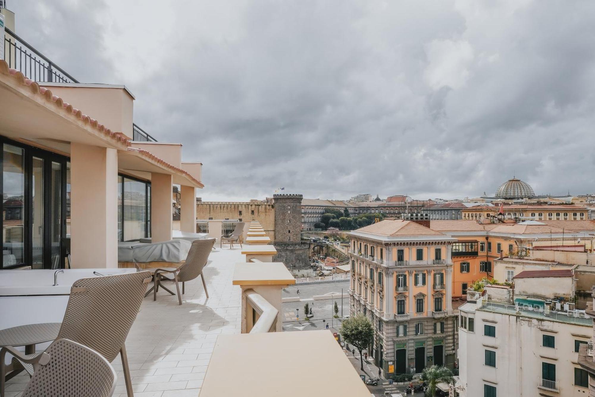 Poetica Boutique Sky 4* Naples