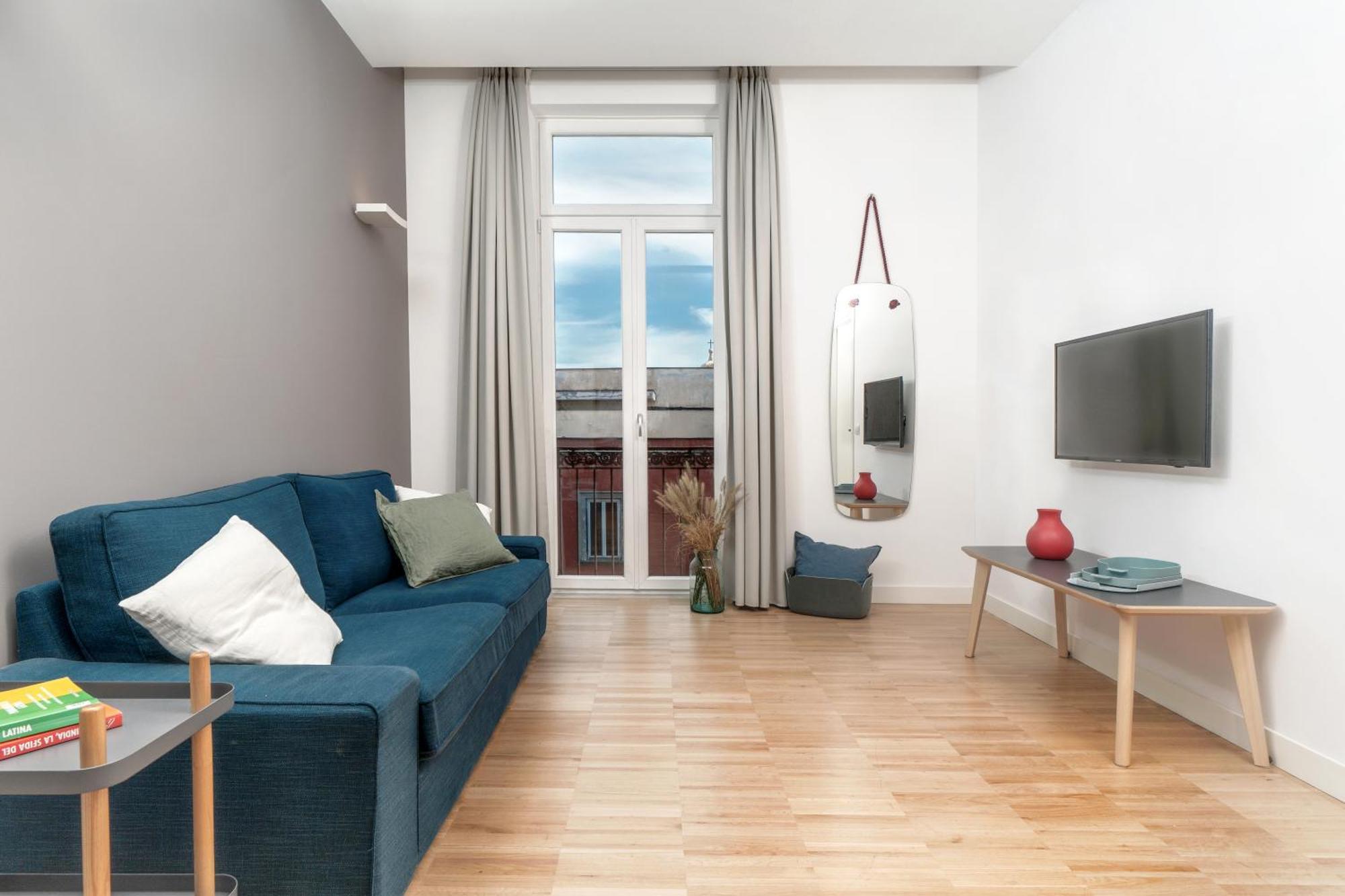 Piazza Bellini & 3*