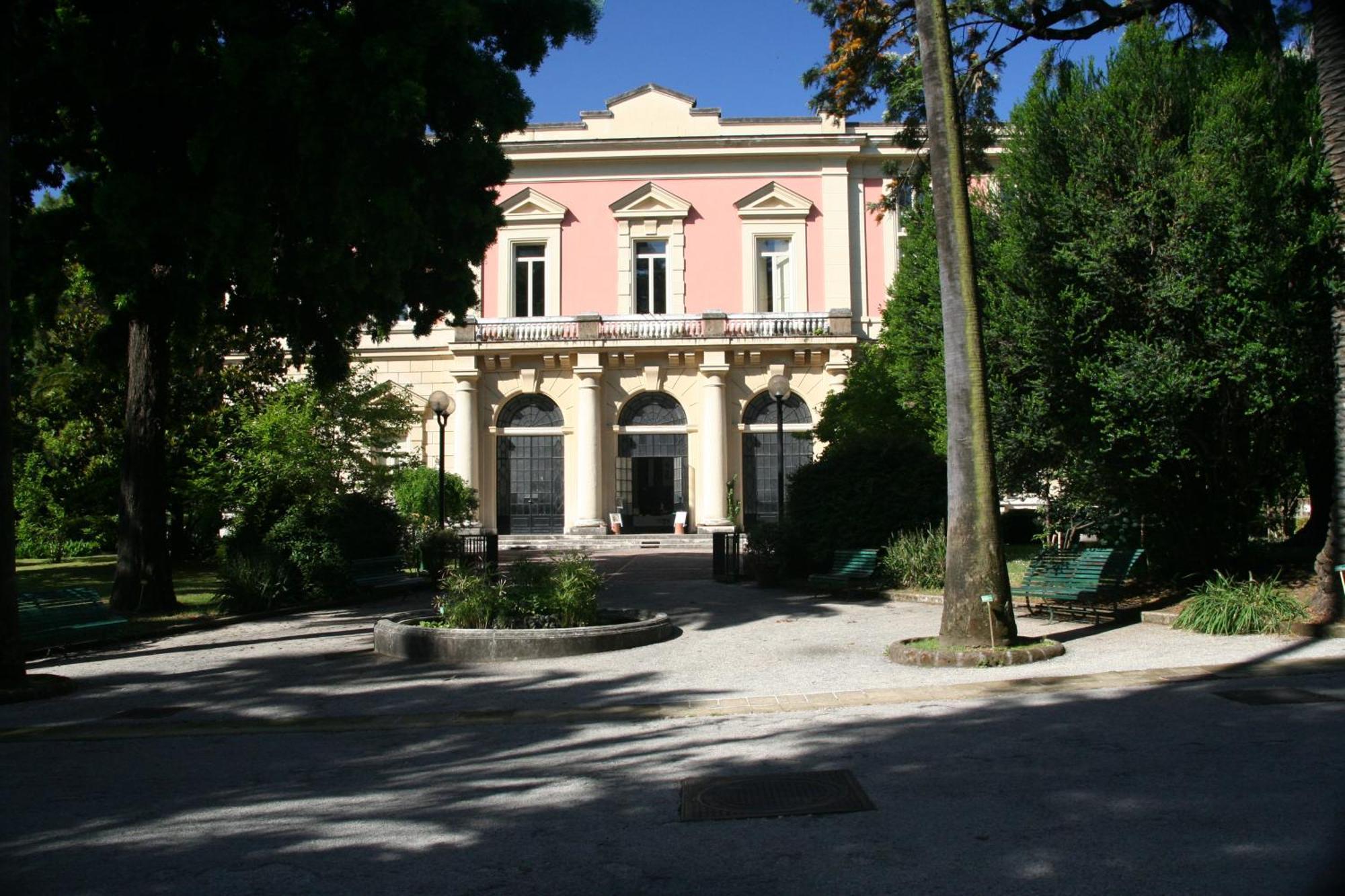 Botanic Charm Bed & Breakfast 2*