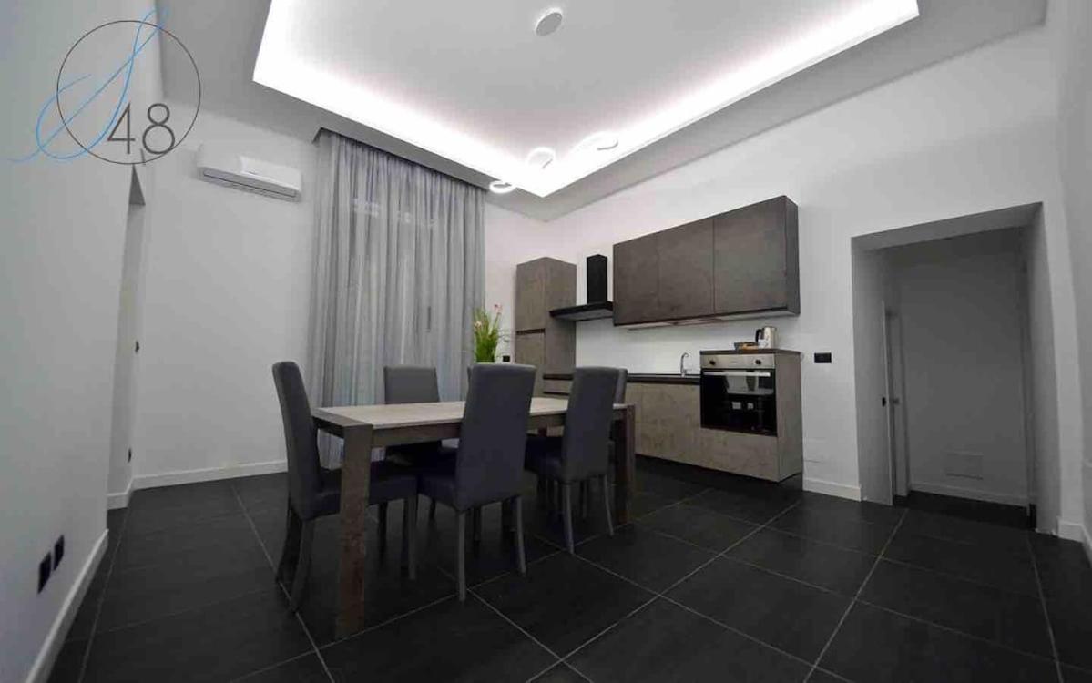 Quarantotto Apartment *