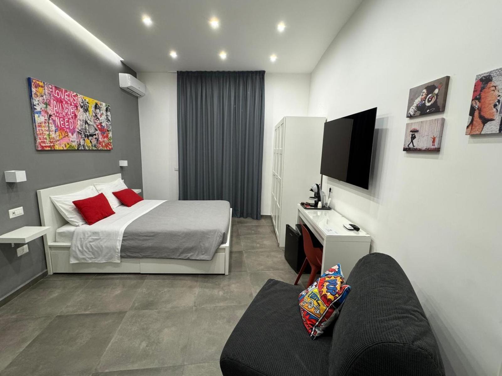 Napolitan Pop House Bed & Breakfast *