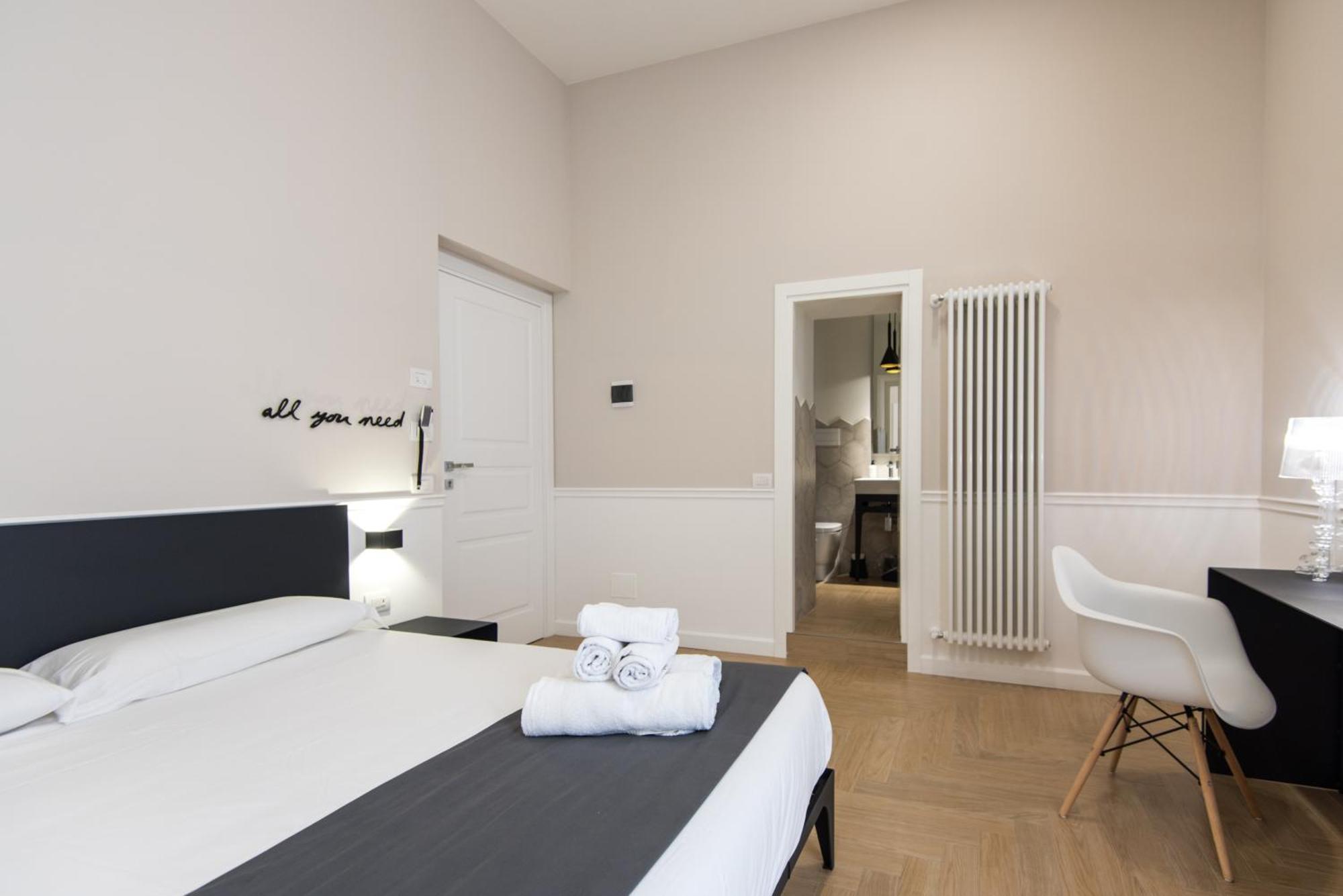 Five Boutique Naples