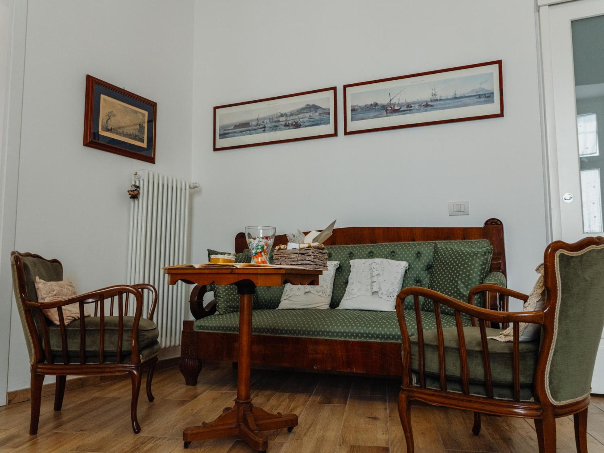 Lo Specchio Dei Papiri Bed & Breakfast *