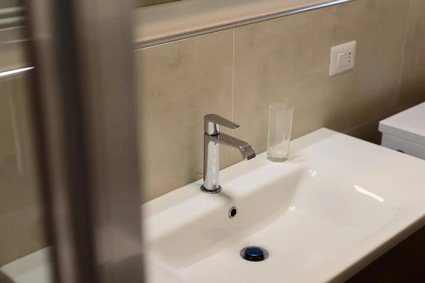 Apartment 2br Per 5 Con Patio Privato - Vicino Centro Naples