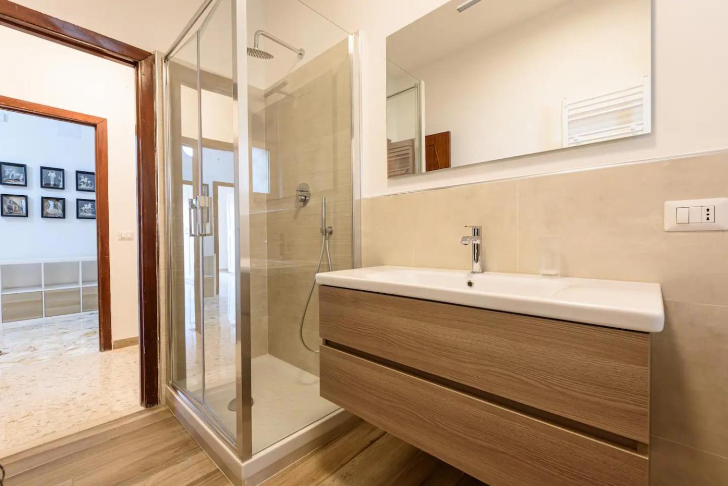 Apartment 2br Per 5 Con Patio Privato - Vicino Centro Naples