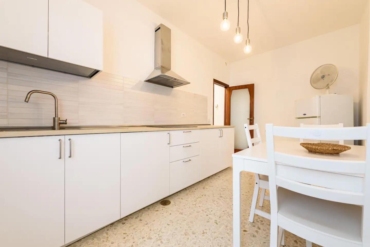 Apartment 2br Per 5 Con Patio Privato - Vicino Centro Naples