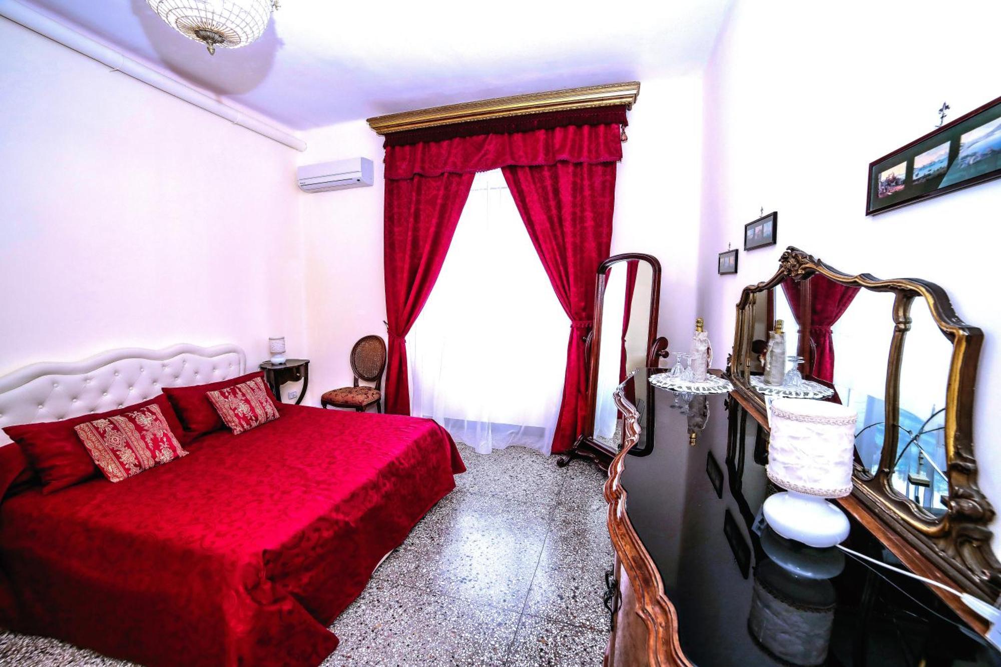 Well - Santa Lucia Naples