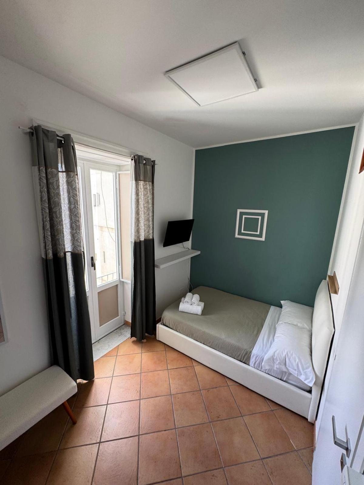 Morant Guest Naples